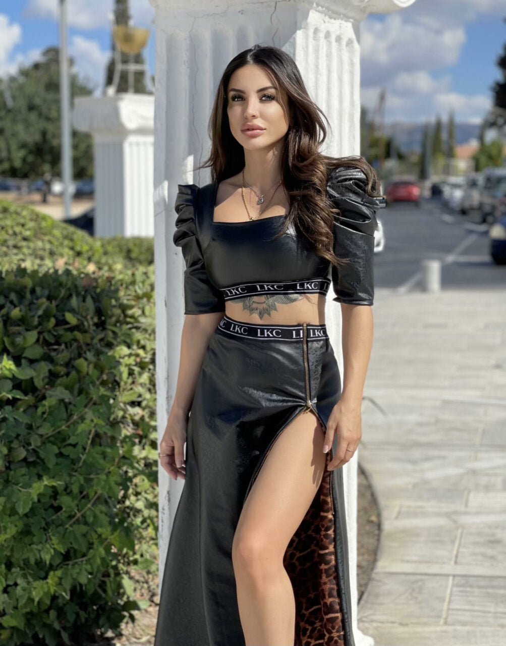 LEATHER SKIRT WITH ZIP SLIT