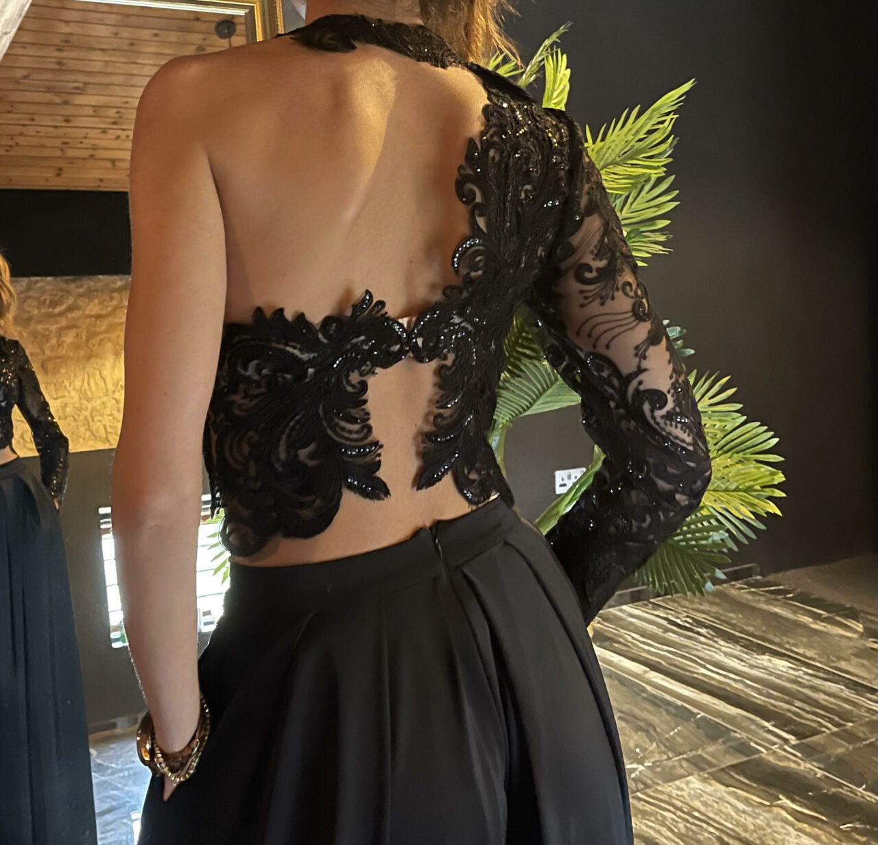 LACE ONE SLEEVE BUSTIER